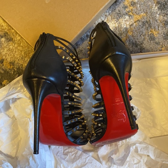 Like new, worn once to a wedding, very comfortable - Picture 8 of 13